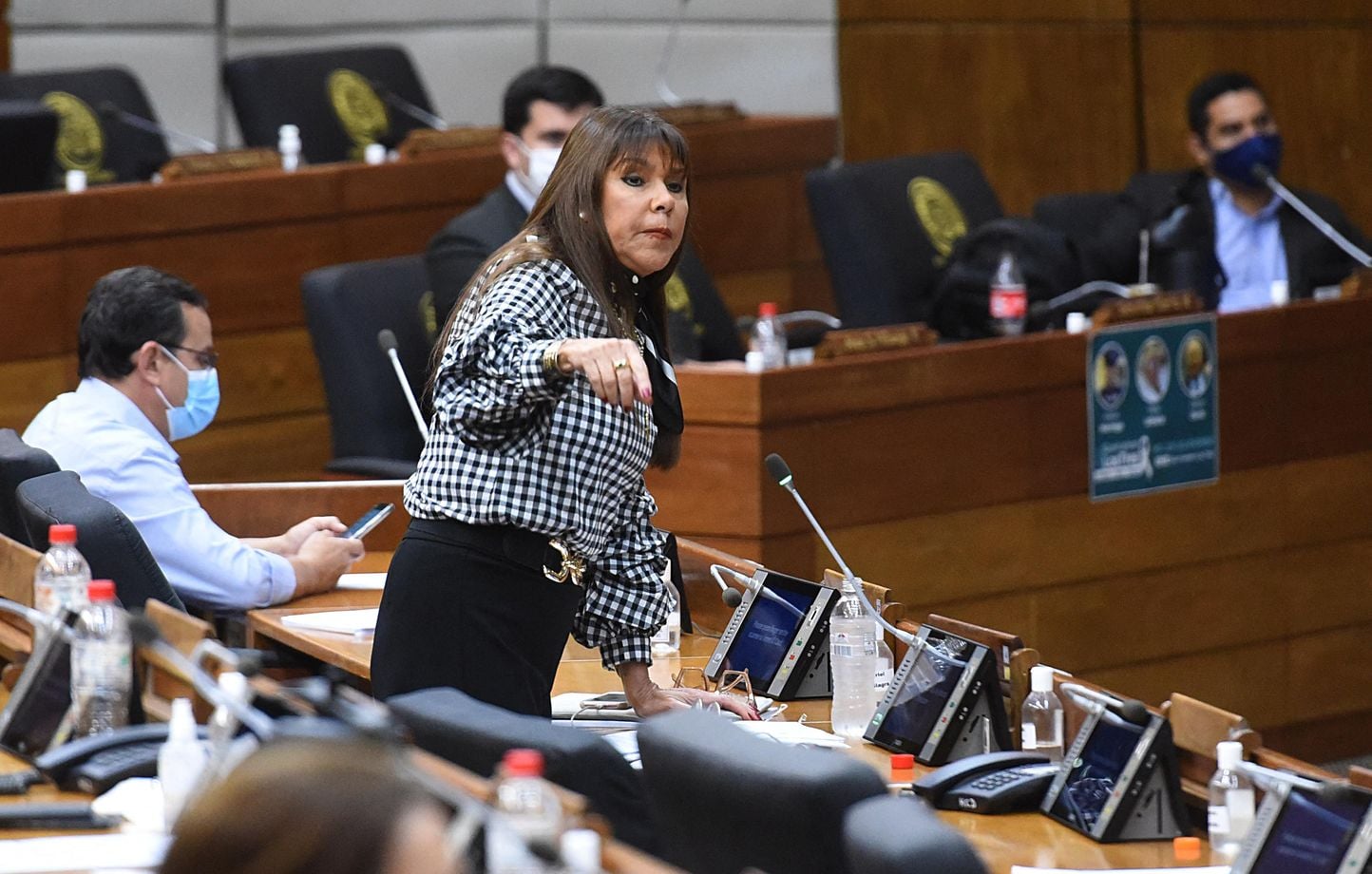 Pese a sus comentarios racistas contra Mbappé, Celeste Amarilla amenaza con presentar una denuncia en su contra Pese a sus comentarios racistas contra Mbappé, Celeste Amarilla amenaza con presentar una denuncia en su contra